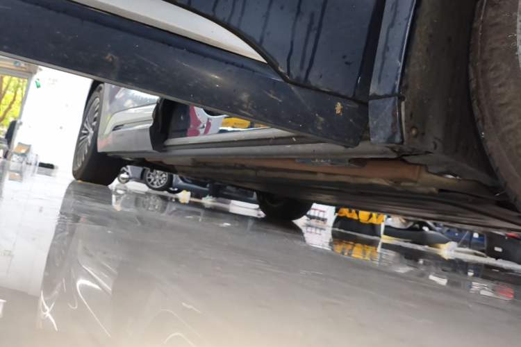 Used Denza D9 2022 DM-i 970 Four-Wheel Drive Flagship Model Right Side Sill