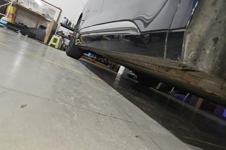 Used Denza D9 2022 DM-i 970 Four-Wheel Drive Prestige Model Right Side Sill