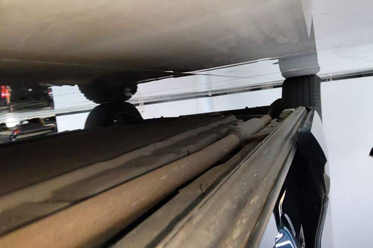 Used Denza D9 2022 DM-i 970 Four-Wheel Drive Flagship Model Right Side Sill