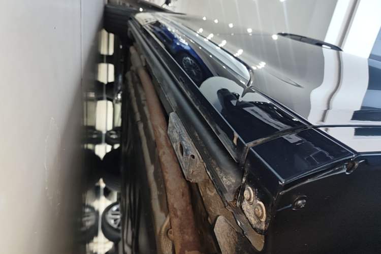 Used Denza D9 2022 DM-i 970 Four-Wheel Drive Flagship Model Right Side Sill