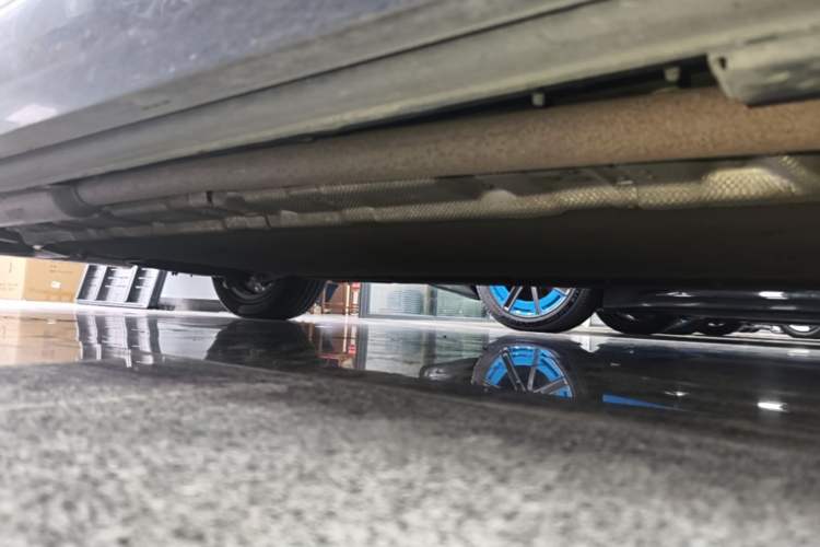 Used Denza D9 2022 DM-i 970 Four-Wheel Drive Prestige Model Right Side Sill