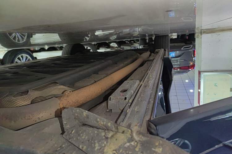Used Denza D9 2022 DM-i 970 Four-Wheel Drive Flagship Model Right Side Sill