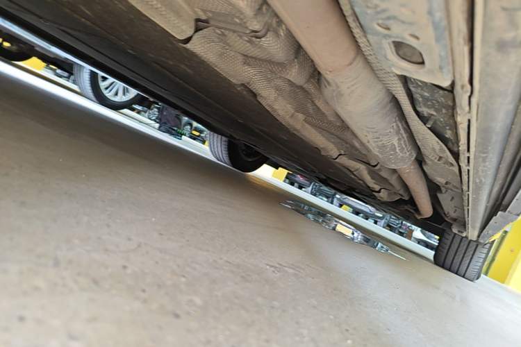 Used Denza D9 2022 DM-i 970 Four-Wheel Drive Prestige Model Right Side Sill