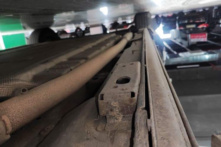Used Denza D9 2022 DM-i 970 Four-Wheel Drive Prestige Model Right Side Sill