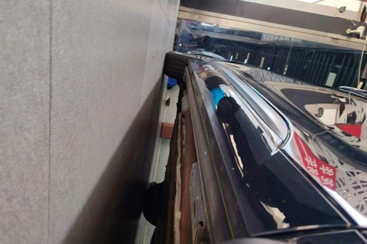 Used Denza D9 2022 DM-i 970 Four-Wheel Drive Flagship Model Right Side Sill