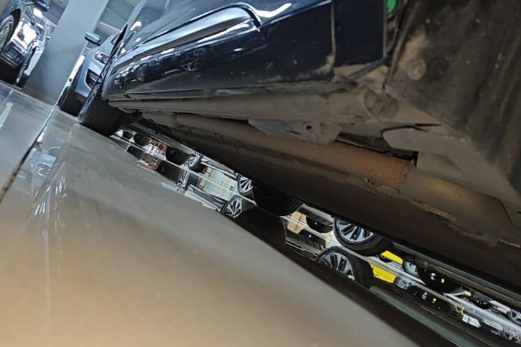 Used Denza D9 2022 DM-i 970 Four-Wheel Drive Flagship Model Right Side Sill