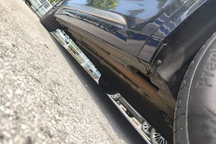 Used Denza D9 2022 DM-i 970 Four-Wheel Drive Flagship Model Right Side Sill
