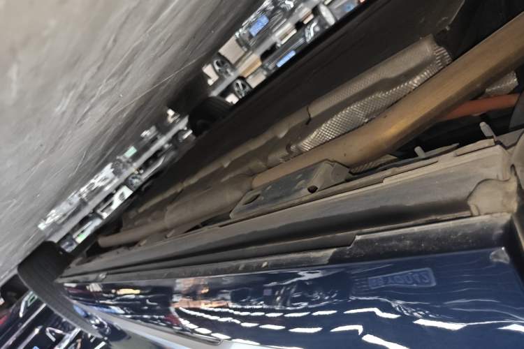 Used Denza D9 2022 DM-i 970 Four-Wheel Drive Flagship Model Right Side Sill