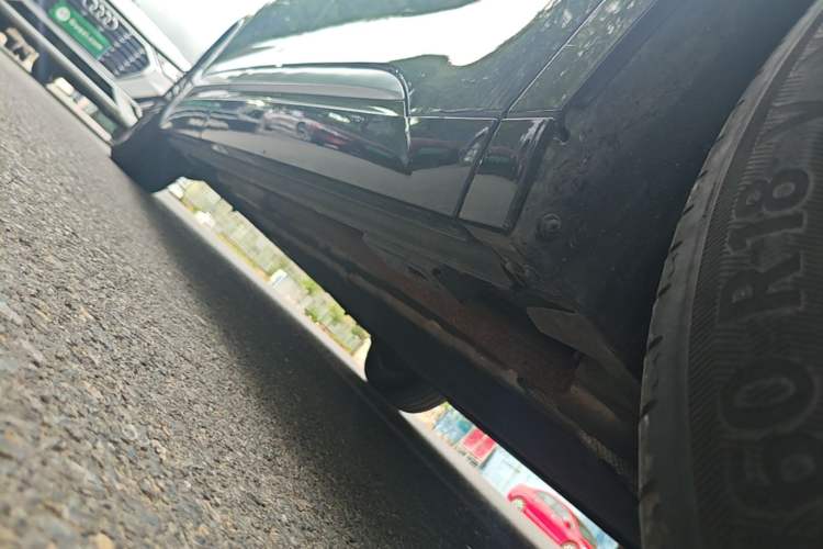 Used Denza D9 2022 DM-i 970 Four-Wheel Drive Prestige Model Right Side Sill
