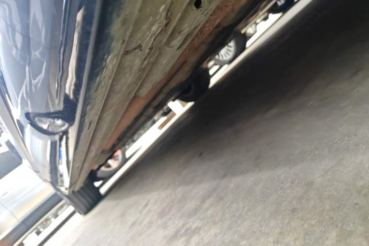 Used Denza D9 2022 DM-i 970 Four-Wheel Drive Prestige Model Right Side Sill