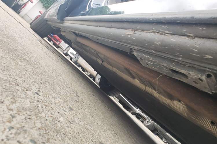 Used Denza D9 2022 DM-i 970 Four-Wheel Drive Prestige Model Right Side Sill