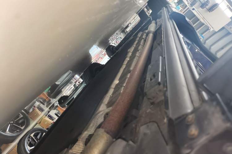 Used Denza D9 2022 DM-i 970 Four-Wheel Drive Flagship Model Right Side Sill