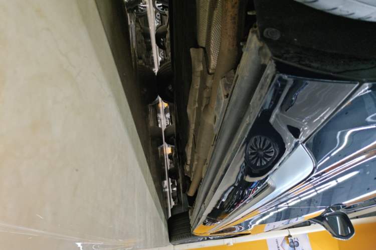 Used Denza D9 2022 DM-i 970 Four-Wheel Drive Flagship Model Right Side Sill