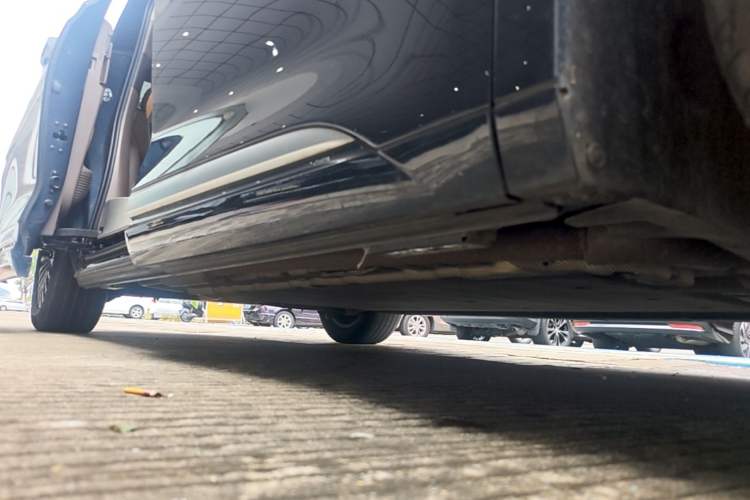Used Denza D9 2022 DM-i 970 Four-Wheel Drive Flagship Model Right Side Sill