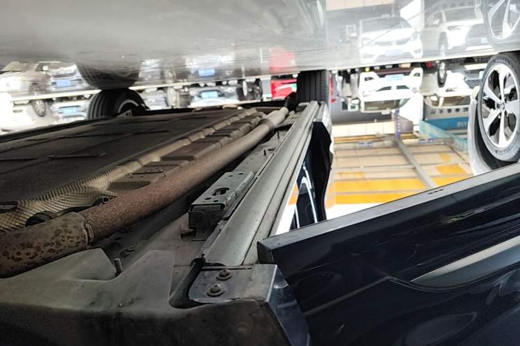 Used Denza D9 2022 DM-i 970 Four-Wheel Drive Prestige Model Right Side Sill