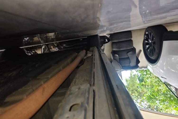 Used Denza D9 2022 DM-i 970 Four-Wheel Drive Prestige Model Right Side Sill