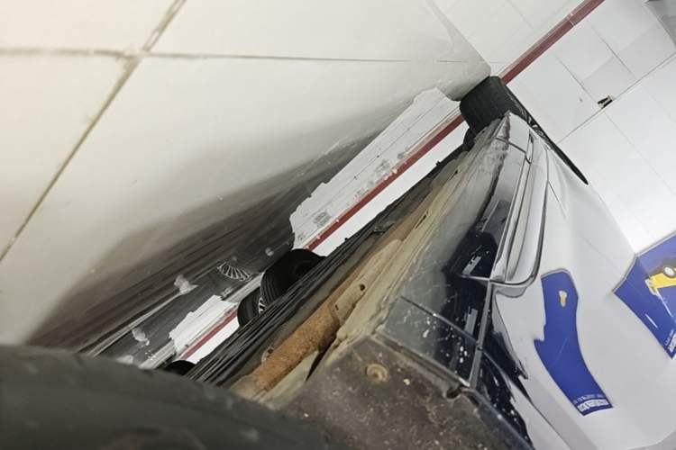 Used Denza D9 2022 DM-i 970 Four-Wheel Drive Flagship Model Right Side Sill