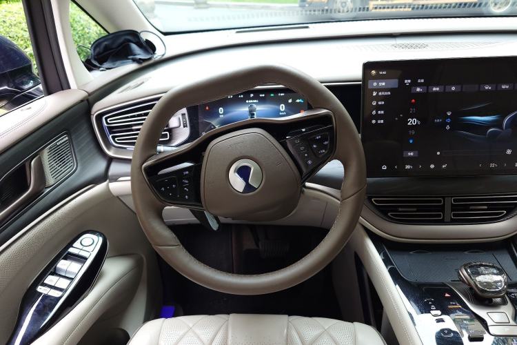 Used Denza D9 2022 DM-i 970 Four-Wheel Drive Prestige Model Steering Wheel
