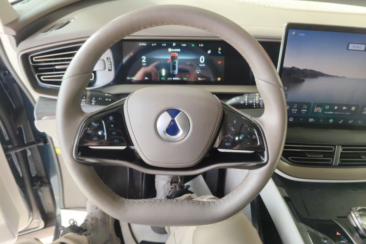 Used Denza D9 2022 DM-i 970 Four-Wheel Drive Flagship Model Steering Wheel