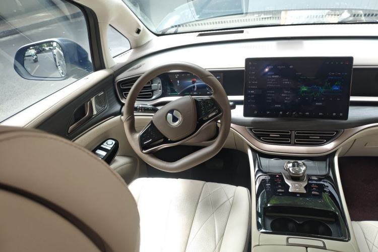 Used Denza D9 2022 DM-i 970 Four-Wheel Drive Prestige Model Steering Wheel
