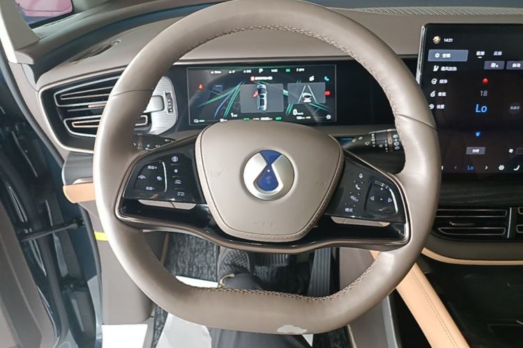 Used Denza D9 2022 DM-i 970 Four-Wheel Drive Flagship Model Steering Wheel
