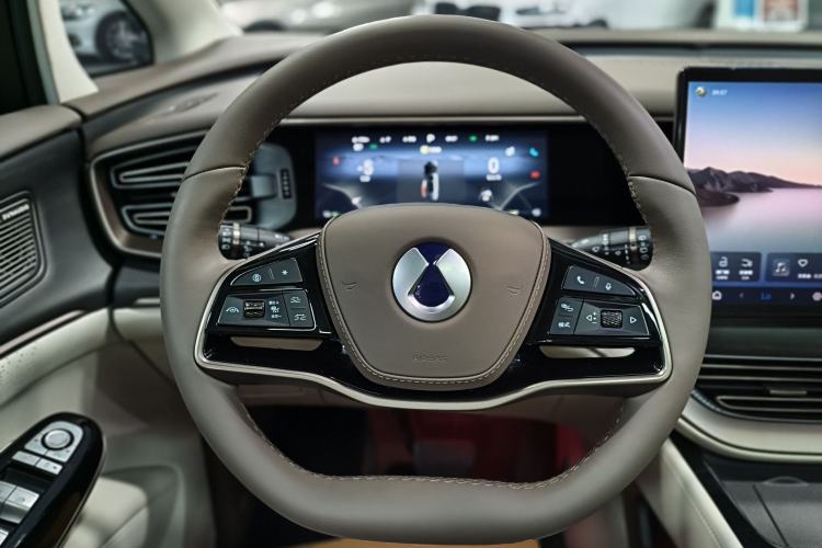 Used Denza D9 2022 DM-i 970 Four-Wheel Drive Prestige Model Steering Wheel