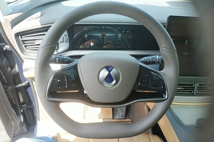 Used Denza D9 2022 DM-i 1040 Prestige Model Steering Wheel