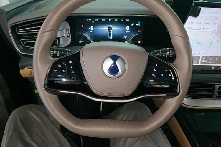 Used Denza D9 2022 DM-i 970 Four-Wheel Drive Flagship Model Steering Wheel