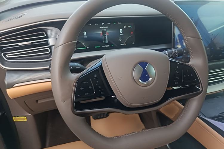 Used Denza D9 2022 DM-i 1040 Prestige Model Steering Wheel
