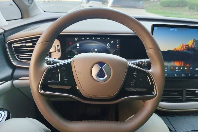 Used Denza D9 2022 DM-i 970 Four-Wheel Drive Flagship Model Steering Wheel
