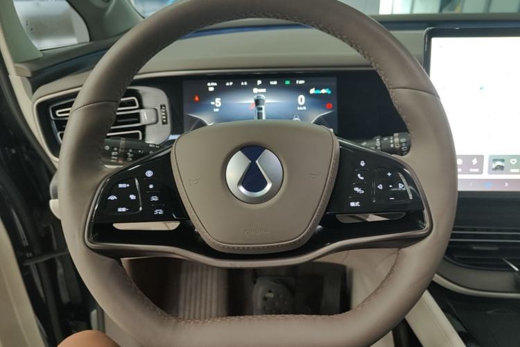 Used Denza D9 2022 DM-i 970 Four-Wheel Drive Flagship Model Steering Wheel