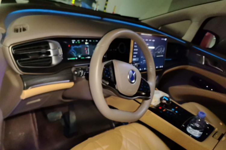 Used Denza D9 2022 DM-i 970 Four-Wheel Drive Flagship Model Steering Wheel