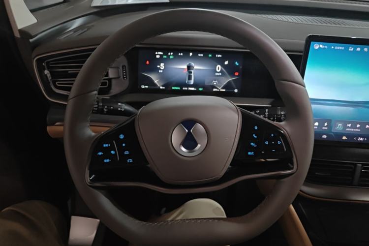 Used Denza D9 2022 DM-i 970 Four-Wheel Drive Prestige Model Steering Wheel