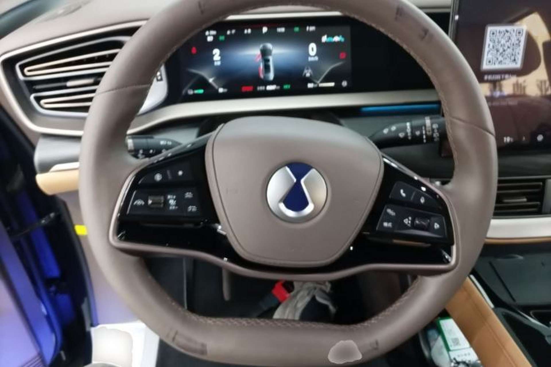 Used Denza D9 2022 DM-i 970 Four-Wheel Drive Flagship Model Steering Wheel