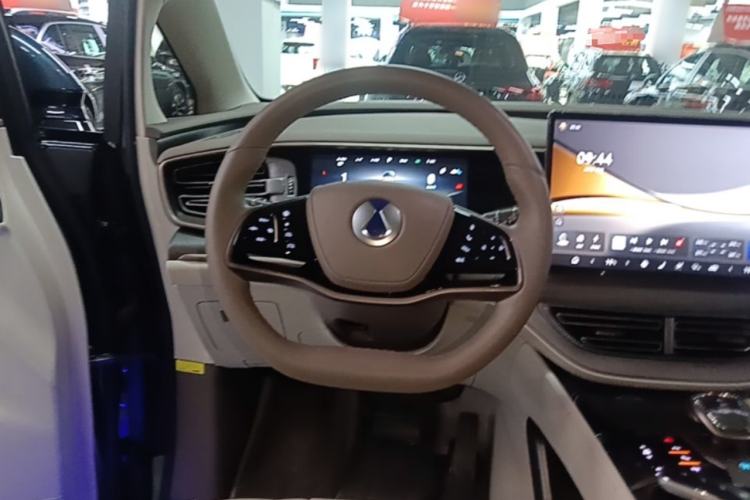 Used Denza D9 2022 DM-i 970 Four-Wheel Drive Prestige Model Steering Wheel