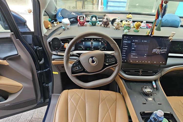 Used Denza D9 2022 DM-i 970 Four-Wheel Drive Flagship Model Steering Wheel