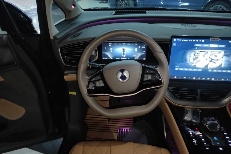 Used Denza D9 2022 DM-i 970 Four-Wheel Drive Flagship Model Steering Wheel