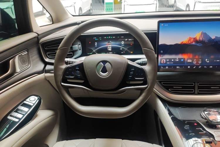 Used Denza D9 2022 DM-i 970 Four-Wheel Drive Prestige Model Steering Wheel