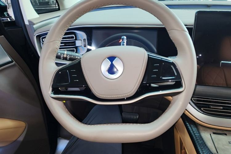 Used Denza D9 2022 DM-i 970 Four-Wheel Drive Flagship Model Steering Wheel