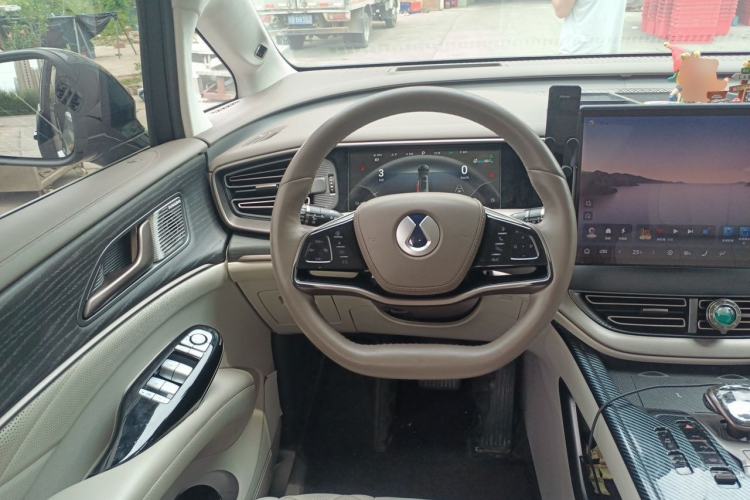 Used Denza D9 2022 DM-i 970 Four-Wheel Drive Flagship Model Steering Wheel