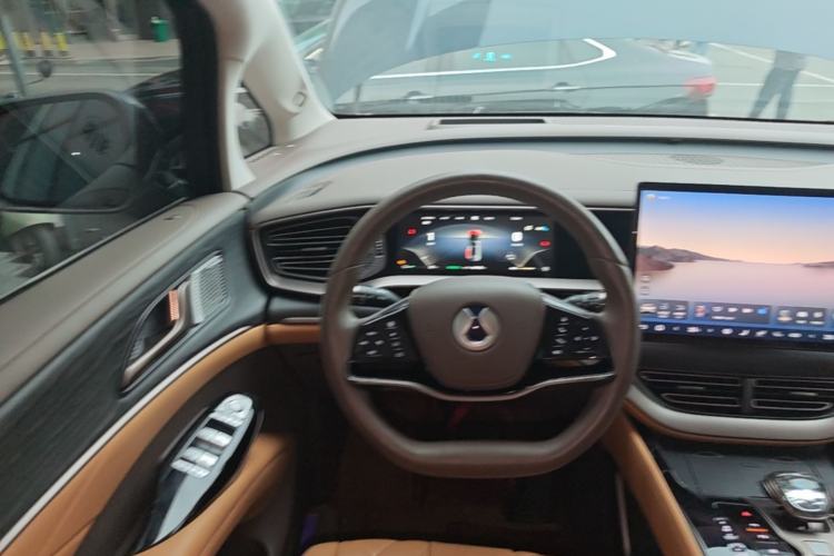 Used Denza D9 2022 DM-i 970 Four-Wheel Drive Flagship Model Steering Wheel
