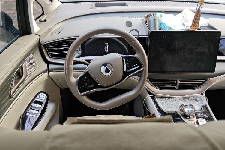 Used Denza D9 2022 DM-i 970 Four-Wheel Drive Flagship Model Steering Wheel