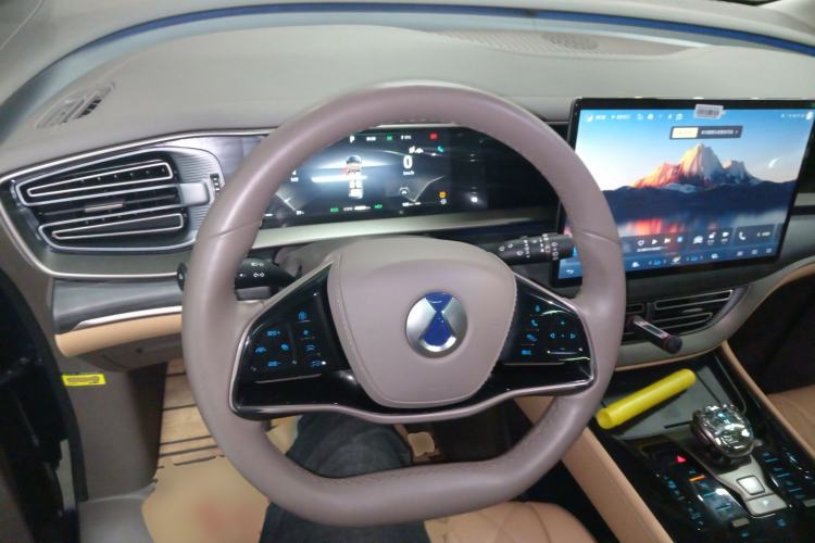 Used Denza D9 2022 DM-i 970 Four-Wheel Drive Flagship Model Steering Wheel