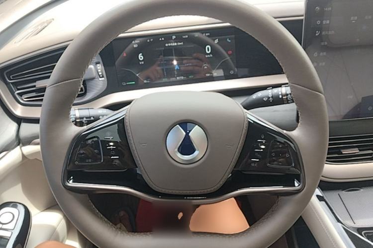 Used Denza D9 2022 DM-i 970 Four-Wheel Drive Flagship Model Steering Wheel