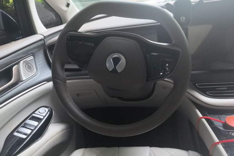 Used Denza D9 2022 EV 600 Four-Wheel Drive Flagship Model Steering Wheel