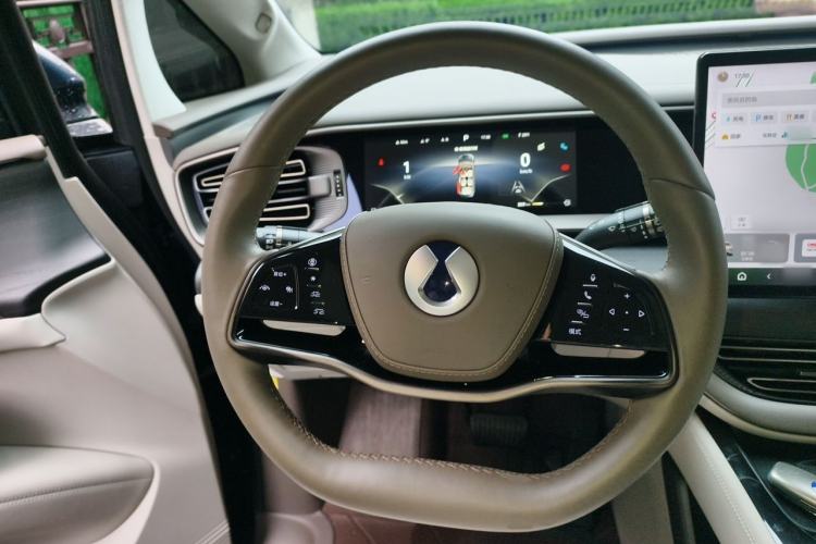 Used Denza D9 2022 DM-i 970 Four-Wheel Drive Flagship Model Steering Wheel