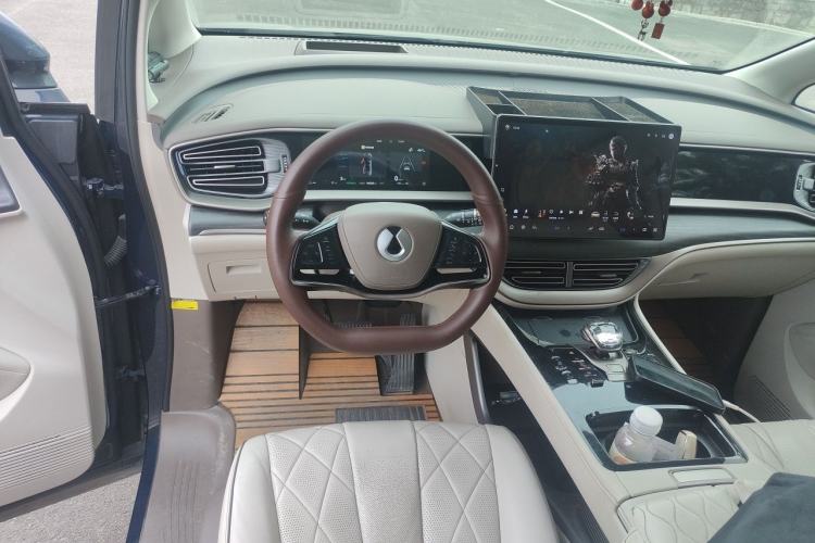 Used Denza D9 2022 DM-i 970 Four-Wheel Drive Prestige Model Steering Wheel