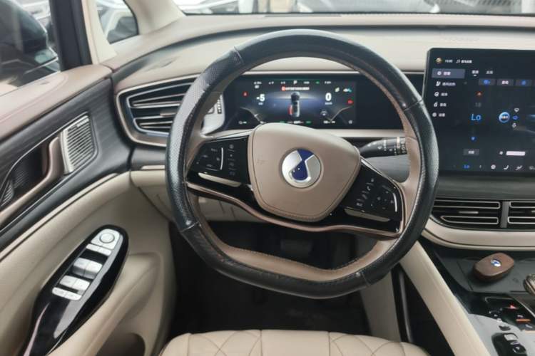 Used Denza D9 2022 DM-i 970 Four-Wheel Drive Prestige Model Steering Wheel