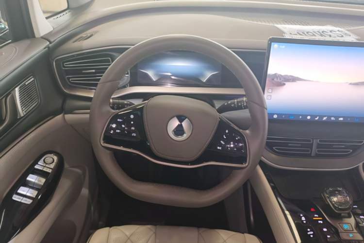 Used Denza D9 2022 DM-i 970 Four-Wheel Drive Flagship Model Steering Wheel