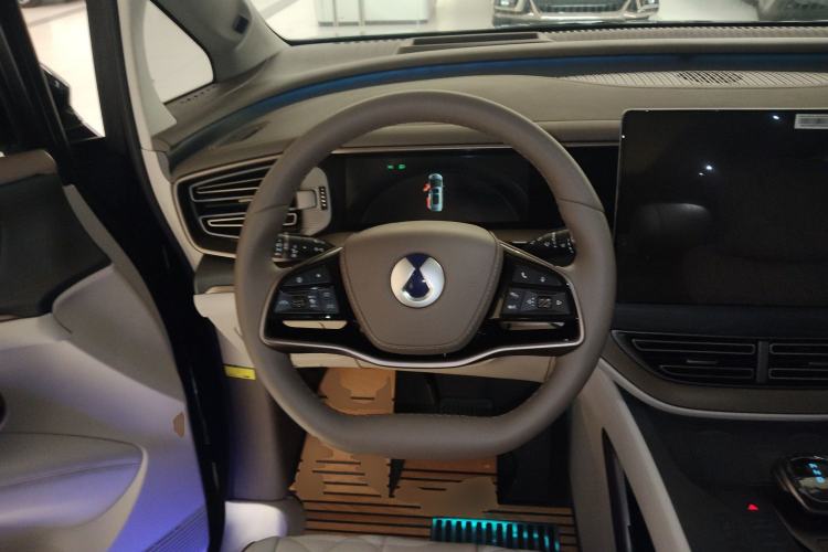 Used Denza D9 2022 DM-i 970 Four-Wheel Drive Flagship Model Steering Wheel